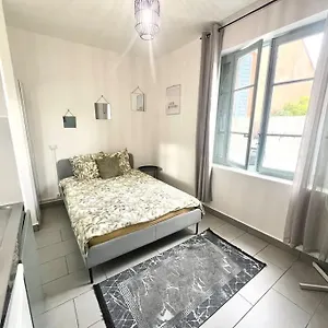 https://studio-rdc-le-refuge-urbain.hotels-rhonealpes.com